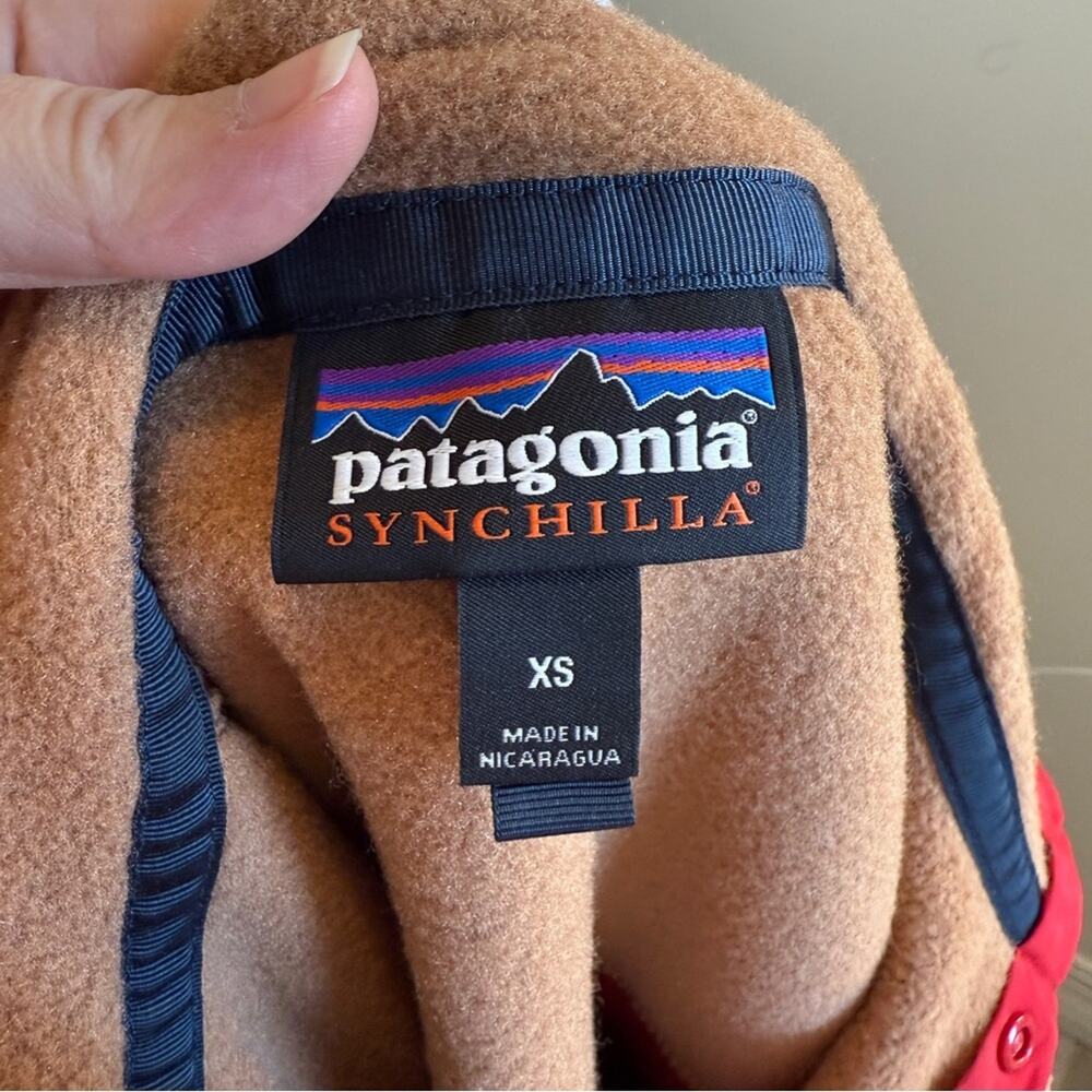 LIKE NEW Patagonia Women's Synchilla Snap-T Fleece in Molten Lava - XS - Picture 4 of 6
